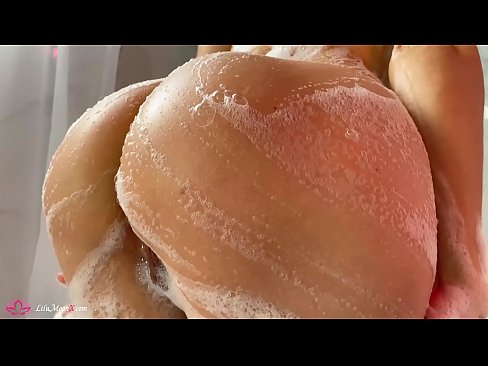❤️ Brunette شاور میں شدید orgasm کے لئے وائبریٹر کے ساتھ بلی میں مشت زنی کرتی ہے۔ ️❌ ہم پر ur.stroybassein.ru ❌❤